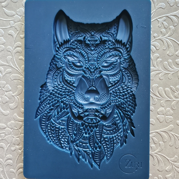 Zuri Wolf Craft Mold - Picture 2 of 7